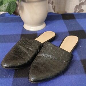 R2 Black Woven Mules